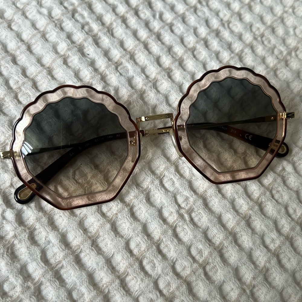 Chloe Sunglasses Floral lens shape